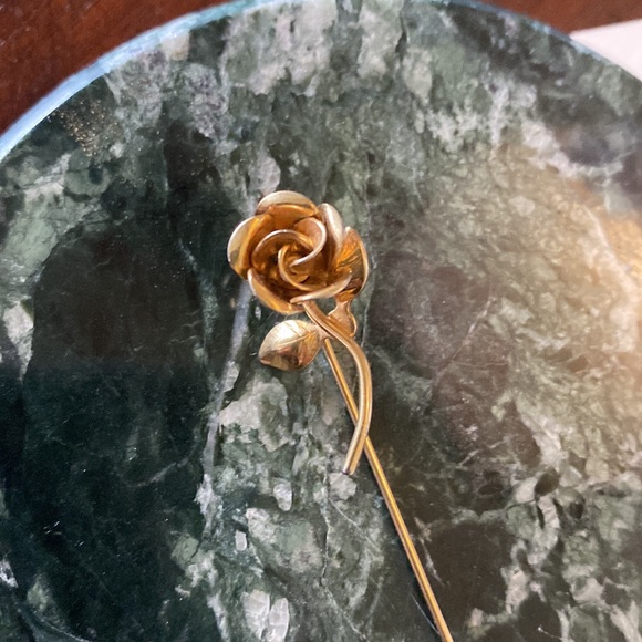 Beautiful vintage rose hat pin stick pin - Picture 2 of 5